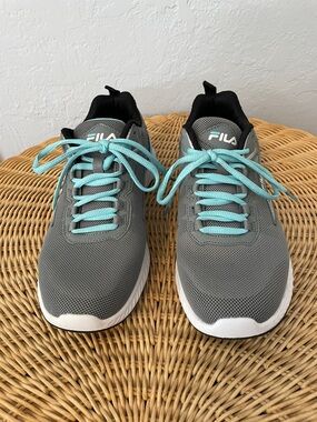 NWOT Fila Gray Sneakers with Teal Laces Size 9